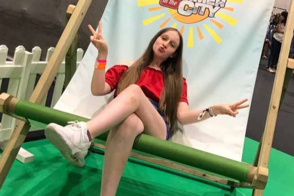 Georgia Leslie descubrió un día, a los 15 años, que tenía un pequeño moretón sobre sus costillas, que imaginó había sido causado por una caída en el patinaje sobre hielo, pero la verdad era otra