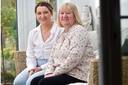 Georgia y Debbie están decididas a superar esto juntas