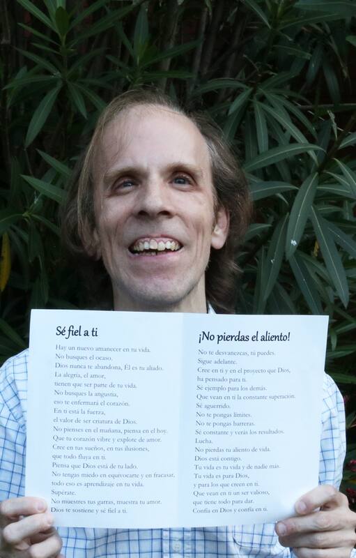 Georgie quiere compilar sus mas de 2.000 poemas en un libro de poesías.