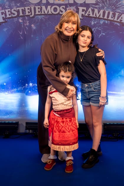 Georgina Barbarossa llevó a sus sobrinas nietas Guadalupe y Josefina