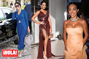 Georgina hizo un stop en sus vacaciones familiares en Mallorca para caminar la alfombra roja del Festival de Cine más glamoroso del mundo. Está en pareja con el astro del fútbol desde 2016 -se conocieron cuando ella era vendedora en una tienda Gucci de Madrid- y son padres de cuatro hijos.