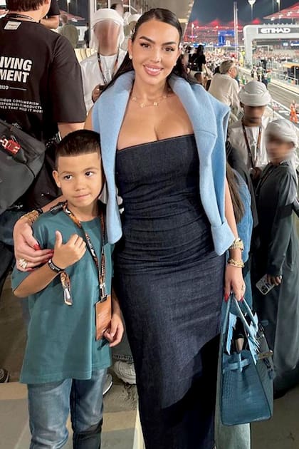 Georgina Rodríguez se mostró inseparable de su hijo Mateo.