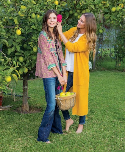 Madre e hija, parecidas pero distintas. Con 13 años, Helena alcanzó a Geraldine en altura. Y desde hace tres temporadas que protagoniza campañas de distintas marcas.