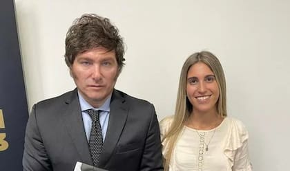 Geraldine Calvella junto a Javier Milei