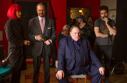 Gerard Depardieu, Peter Lanzani, China Suárez y Santiago Segura, durante el rodaje de Sólo se vive una vez