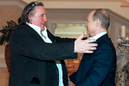 El saludo de Dépardieu y Vladimir Putin