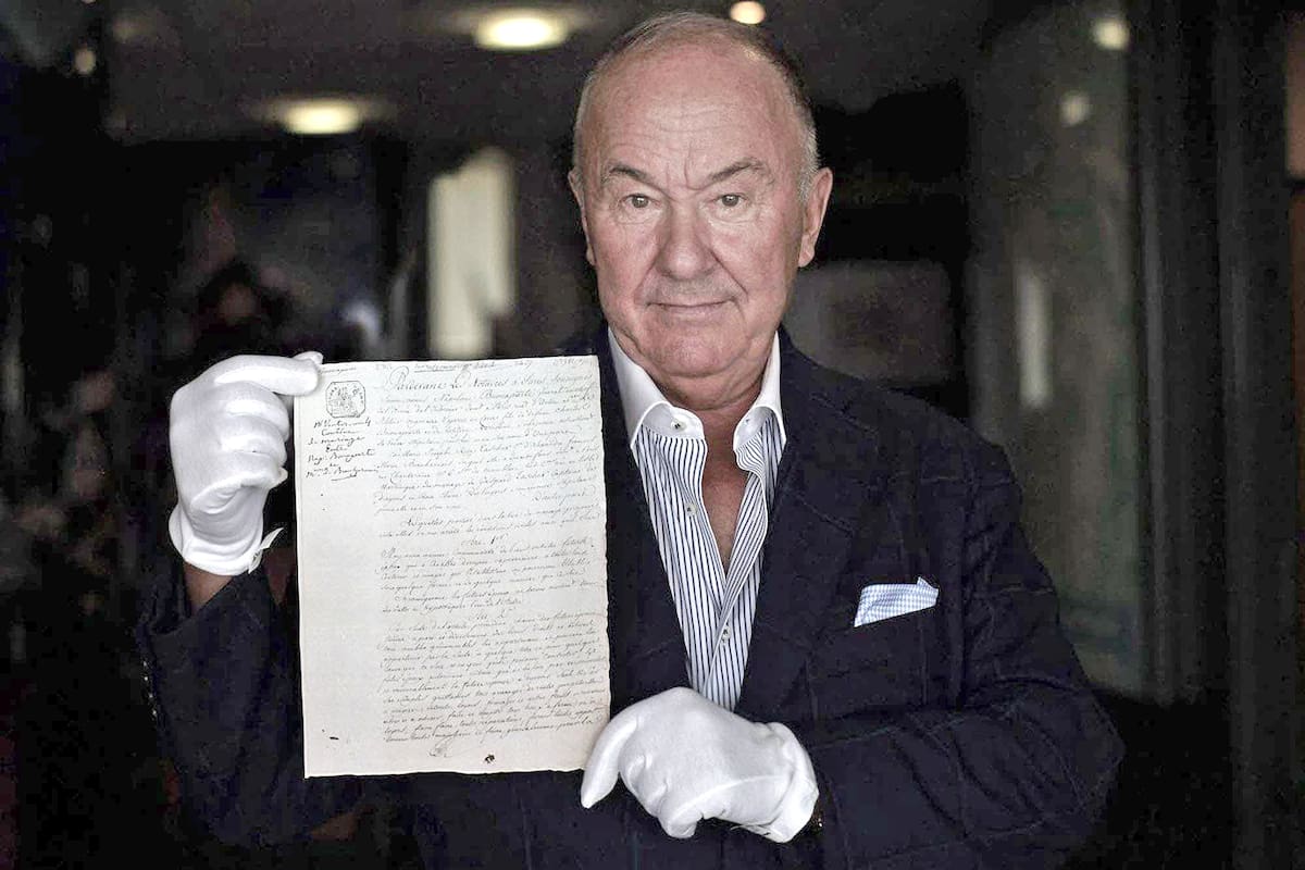 Gérard Lhéritier llegó a reunir 130.000 piezas de personajes célebres, de las que vendió acciones, pero no pudo pagar, y la Justicia francesa remata su tesoro