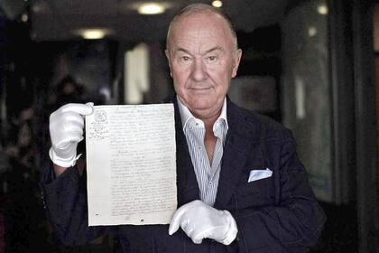 Gérard Lhéritier llegó a reunir 130.000 piezas de personajes célebres, de las que vendió acciones, pero no pudo pagar, y la Justicia francesa remata su tesoro