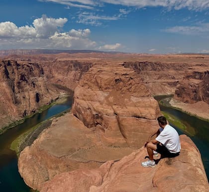 Gerard Piqué presume en redes sociales su visita a Arizona, en el mirador de Horseshoe Bend. Foto: Instagram / @3gerardpique
