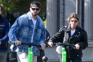 Gerard Piqué y su nueva novia Clara Chía Marti durante su reciente escapada a París