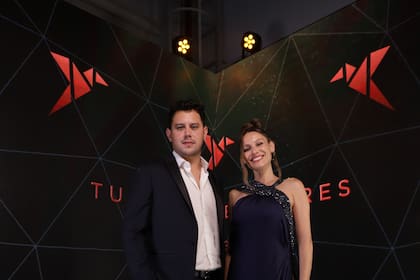 Gerardo Berra, Director General de Turismo Felgueres, junto a Carolina "Pampita" Ardohain.