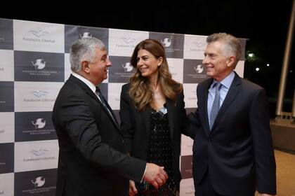 Gerardo Bongiovanni, fundador y presidente de Fundación Libertad, recibe al expresidente de la Nación, Mauricio Macri, y a su esposa, Juliana Awada
