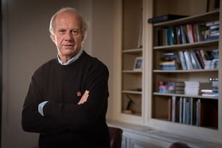 Un economista admirado por Milei explica por qué hay que sacar ya el cepo y el peligro de mantenerlo