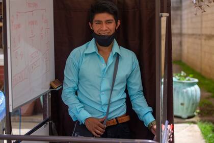 Gerardo tiene 27 años