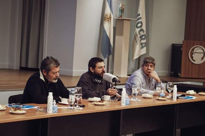 Gerardo Martínez, Juan Grabois y Pablo Moyano; la CGT y los movimientos sociales presionan al Gobierno por el salario universal y la inflación