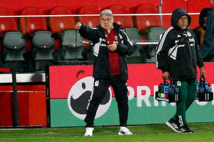 Gerardo Martino da indicaciones en la goleada de México ante Irak en la previa del Mundial