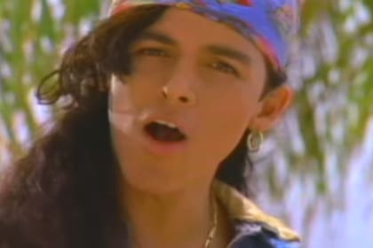 Gerardo Mejía en el videoclip de "Rico, Suave", la canción que anticipó el boom de la música latina en los Estados Unidos