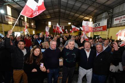 Gerardo Morales, de campaña en Escobar