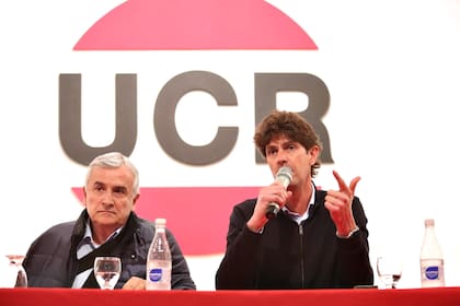 Gerardo Morales y Martín Lousteau en la sede de la UCR