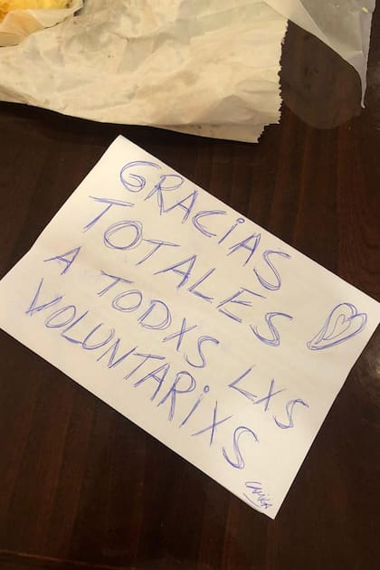 Los cartelitos que les dejan los pasajeros, un motor para seguir colaborando