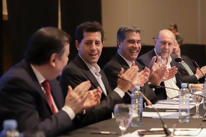 Gerardo Zamora, De Pedro, Capitanich y Perotti se reunieron en Resistencia.