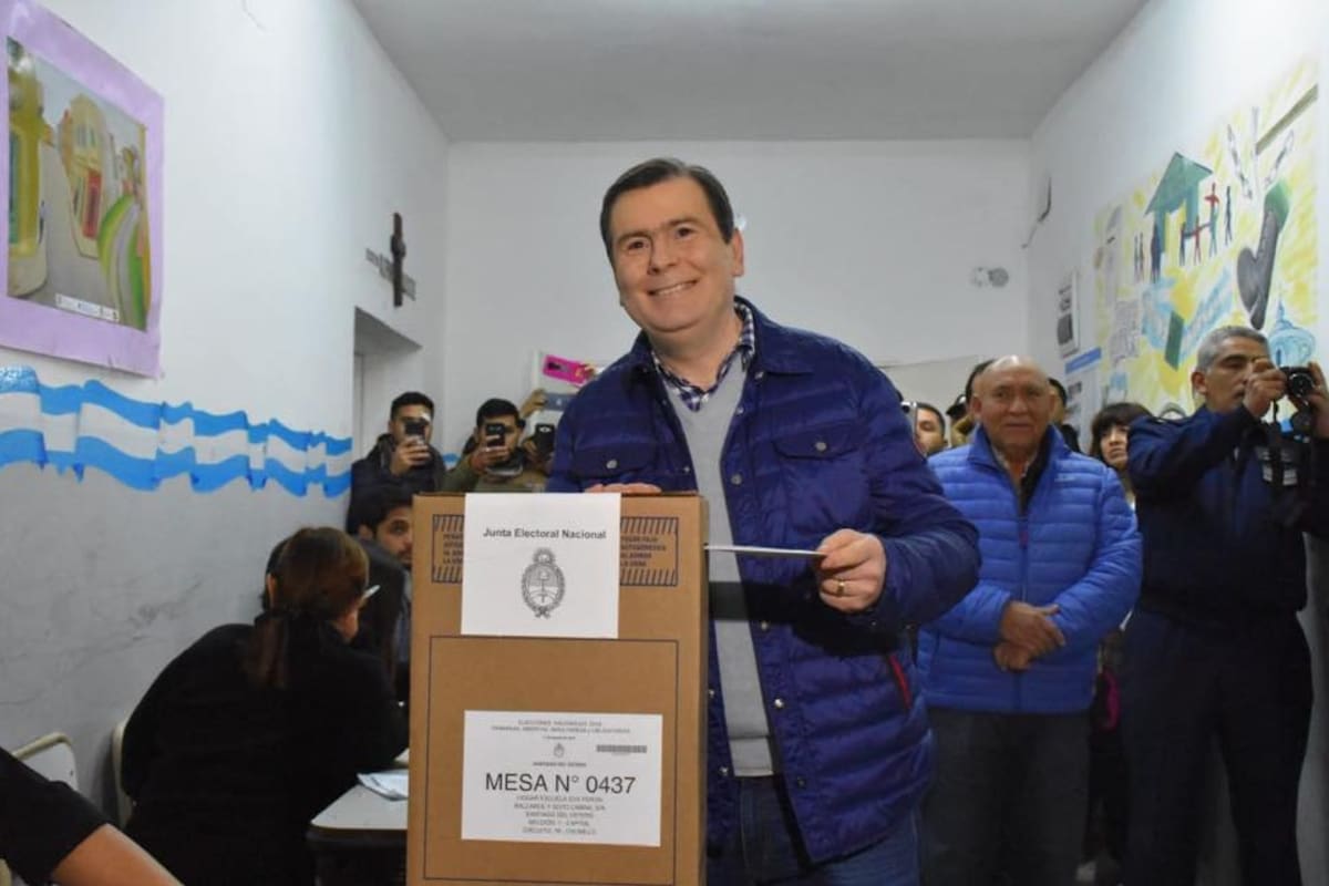 Gerardo Zamora durante la votación, ayer