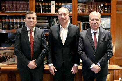 Gerardo Zamora, el ministro Diego Santilli y Elías Suarez, el gobernador electo de Santiago del Estero