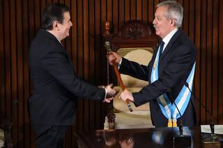 Gerardo Zamora le entregó el mando de la gobernación a su delfín histórico Elías Suárez