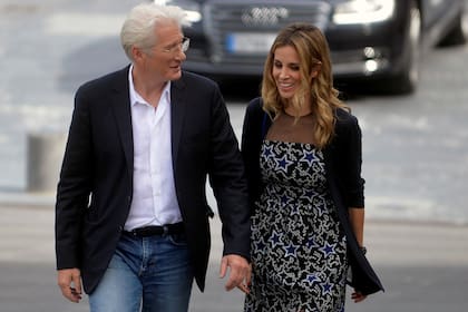 Gere con su actual pareja, la española Alejandra Silva