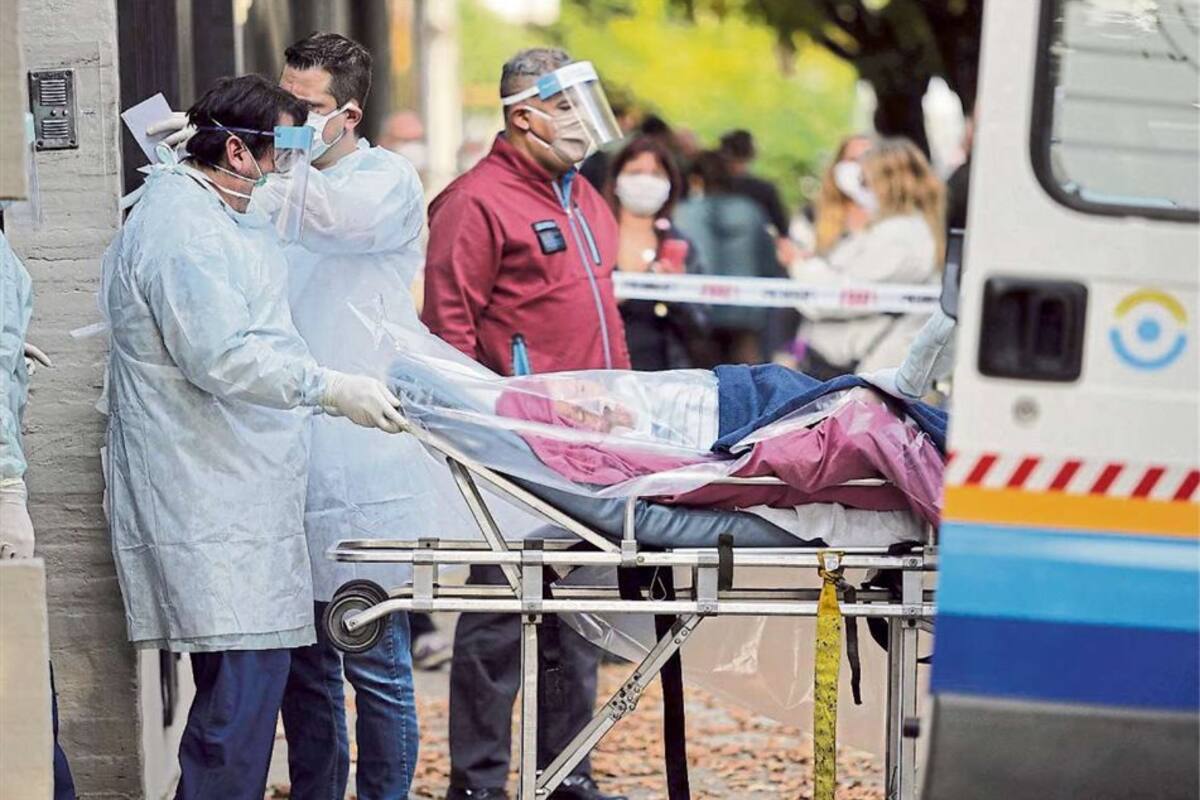 Geriátricos, en peligro. Con la confirmación de siete casos de coronavirus y otro adulto mayor fallecido en el Hogar San Lucas, en Parque Avellaneda, se reinstaló la preocupación por el crecimiento de contagios en uno de los sectores más vulnerables en plena pandemia: los geriátricos. Los especialis