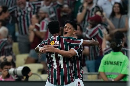 Germán Cano, cuando festejó con su compañero Keno luego de anotar ante Internacional en la ida de las semifinales de la Copa Libertadores, el miércoles 27 de septiembre de 2023, en Río de Janeiro