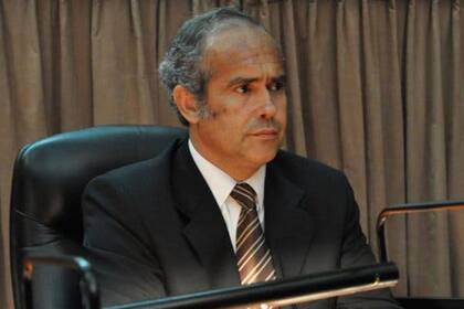 Germán Castelli integra el tribunal que debe juzgar el caso de los cuadernos de las coimas, donde está acusada Cristina Kirchner, pero el oficialismo busca devolverlo a su tribunal anterior