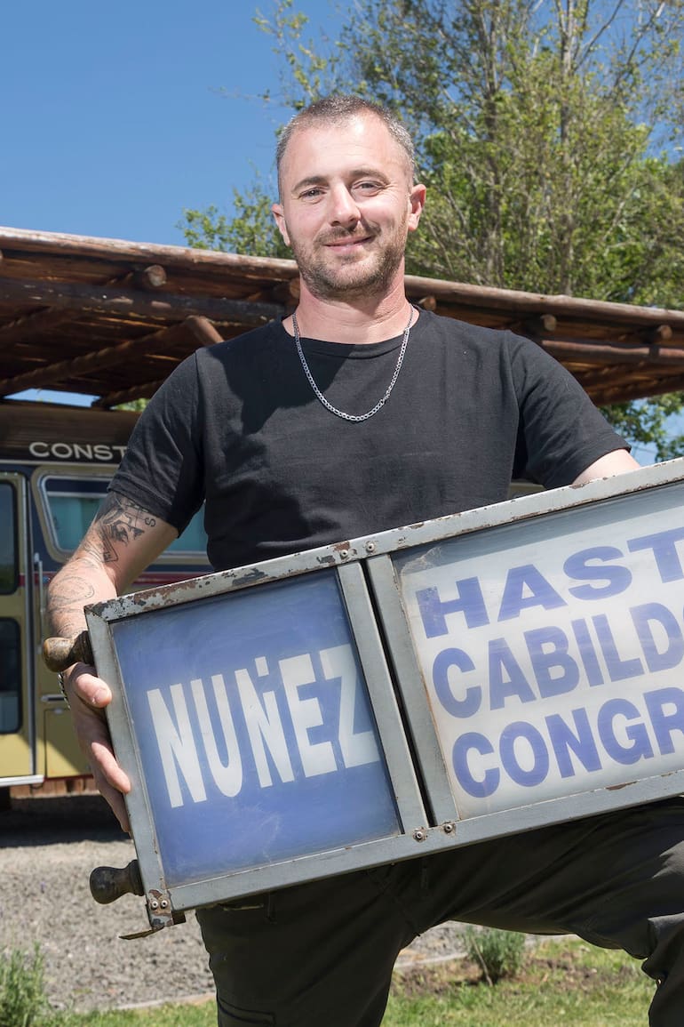 Germán Crimi heredó de su abuelo la pasión por los colectivos y hoy continúa la historia familiar con una original propuesta