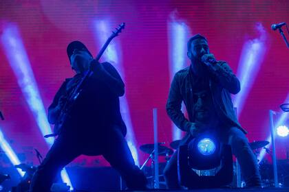 Germán Daffunchio con Pity Fernández, invitado a cantar los clásicos de Sumo