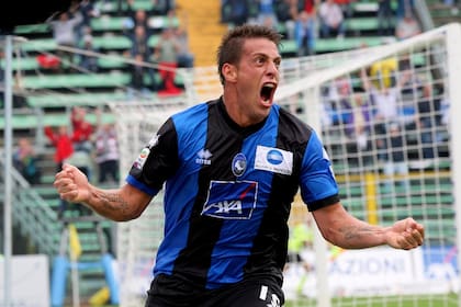 Germán Denis, exdelantero del Atalanta y entonces compañero de Lionel Scaloni