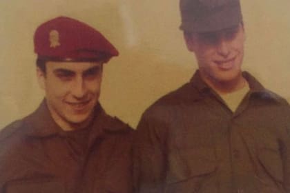 Germán Estrada con su amigo Juan Casanegra, ambos combatientes de Malvinas