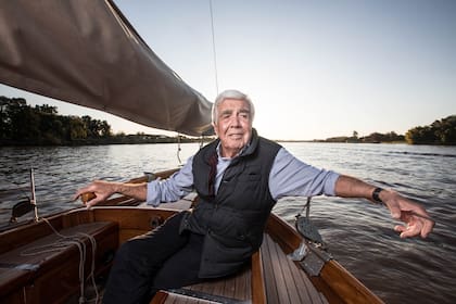 Germán Frers: "Lamentablemente, es muy difícil fabricar en la Argentina. También hay que lidiar con Prefectura, que es difícil, porque tienen que aprobar todos los planos de los barcos. Ponen muchas dificultades y hay mucha falta de conocimiento. Cuando alguien no sabe, hace las cosas más difíciles para justificar su lugar"