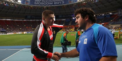 Germán Lauro saluda al alemán campeón mundial