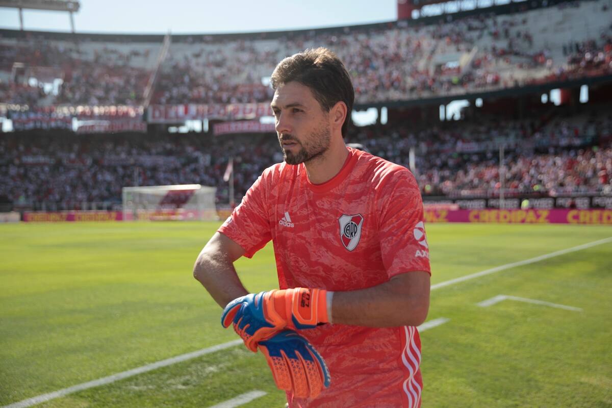 Germán Lux, cuestionado en el arco de River