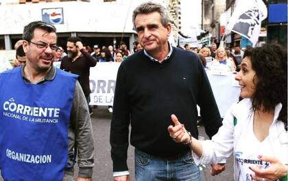 Germán Martínez junto la concejala rosarina Norma López y al jefe político de ambos, Agustín Rossi. Todos son integrantes de la agrupación kirchnerista La Corriente