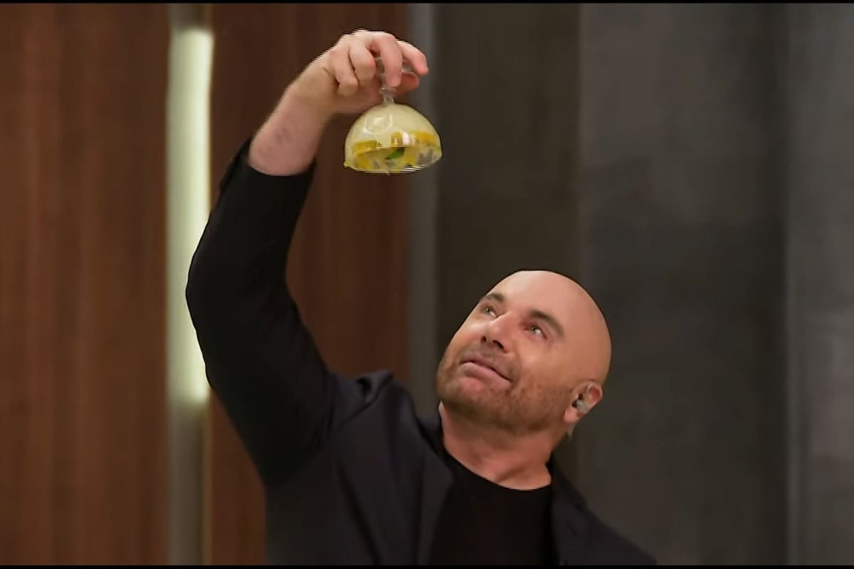 Germán Martitegui luchando con una mousse rebelde.