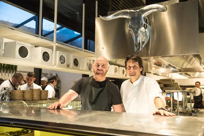 Germán Martitegui y Jaime Pesaque en la cocina de Tegui