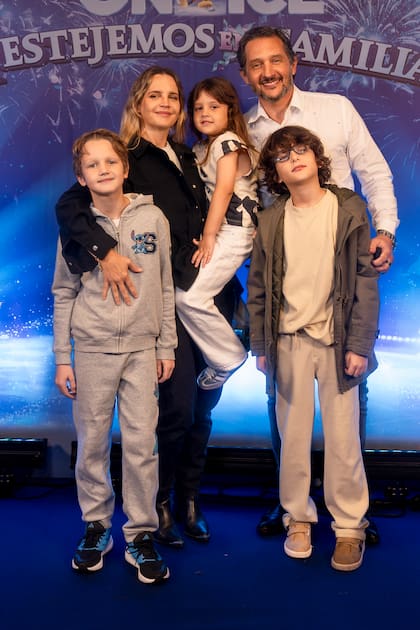 Germán Paoloski y Sabrina Garciarena disfrutaron del show con sus hijos León, Beltrán y Mia