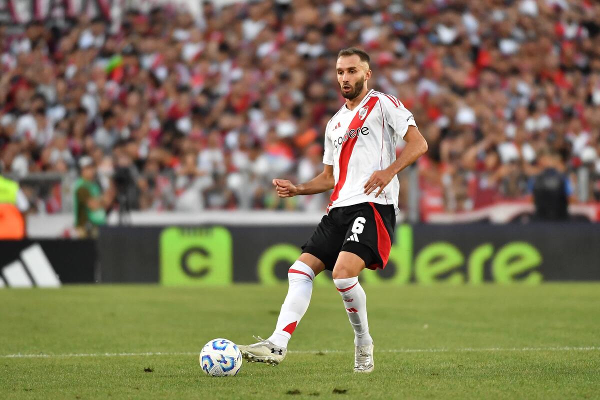 Germán Pezzella perdió el puesto con Paulo Díaz, pero regresaría al equipo titular para preservar al chileno para la Libertadores