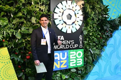 Germán Portanova, DT de la selección argentina de fútbol femenino, en el sorteo del Mundial