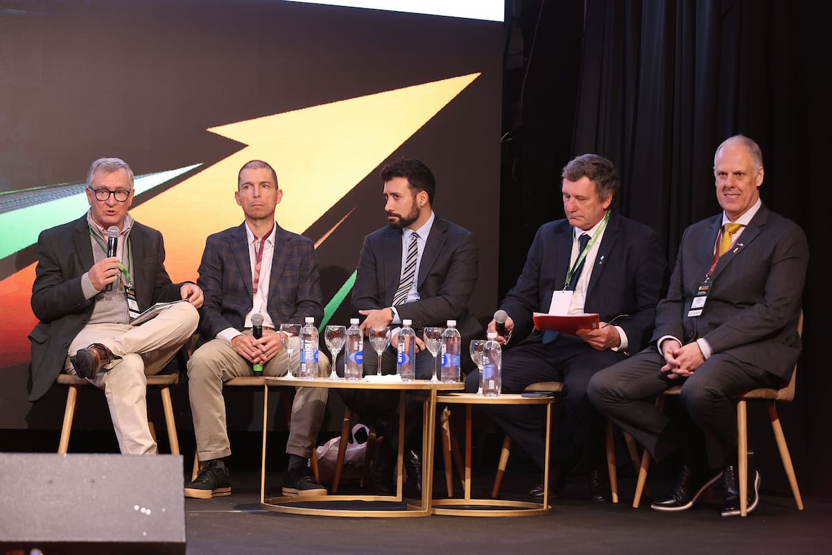 Germán Weiss, presidente de Pago Viejo y Miembro CREA; Luis Picat, diputado; Alejandro Cacace, secretario de Desregulación; Federico Zerboni, presidente de Maizar, y Paulo Bertolini, presidente de Abramilho