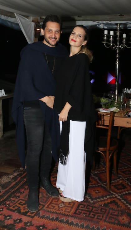 Germán y Sabrina, enamorados en un parador en Punta