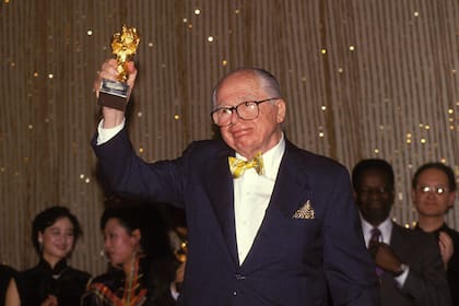 GERMANY - FEBRUARY 22: Berlin film festival in Berlin, Germany on February 22, 1993-Billy Wilder with Golden Bear award. (Photo by Patrick PIEL/Gamma-Rapho via Getty Images)