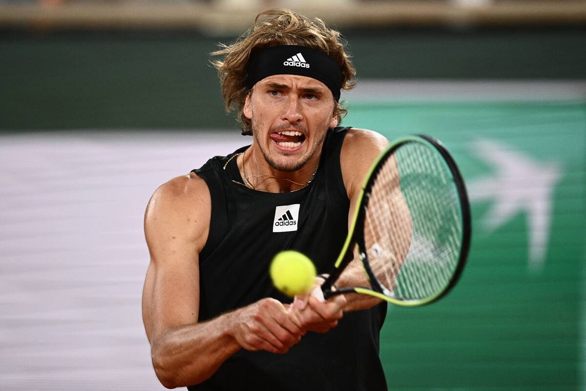 Germany's Alexander Zverev plays a backhand return to Spain's Rafael Nadal during their men's semi-final singles match on day thirteen of the Roland-Garros Open tennis tournament at the Court Philippe-Chatrier in Paris on June 3, 2022. (Photo by Christophe ARCHAMBAULT / AFP)