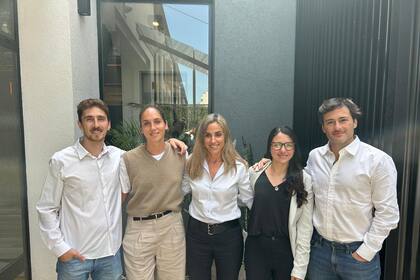 Gerónimo Porta, Florencia Solari, Beatriz Ponce de León, Eugenia Silvestrini y Bernardo Milesy, el grupo de la empresa